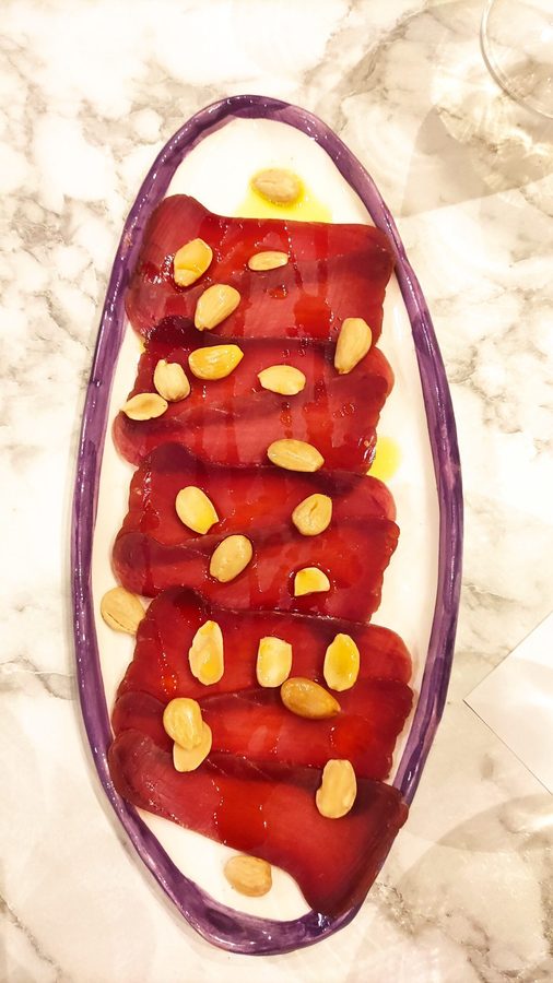 Mojama de atún con almendras tostadas