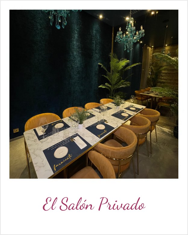 El Salón Privado de Farniente, con mesa vestida y terciopelo