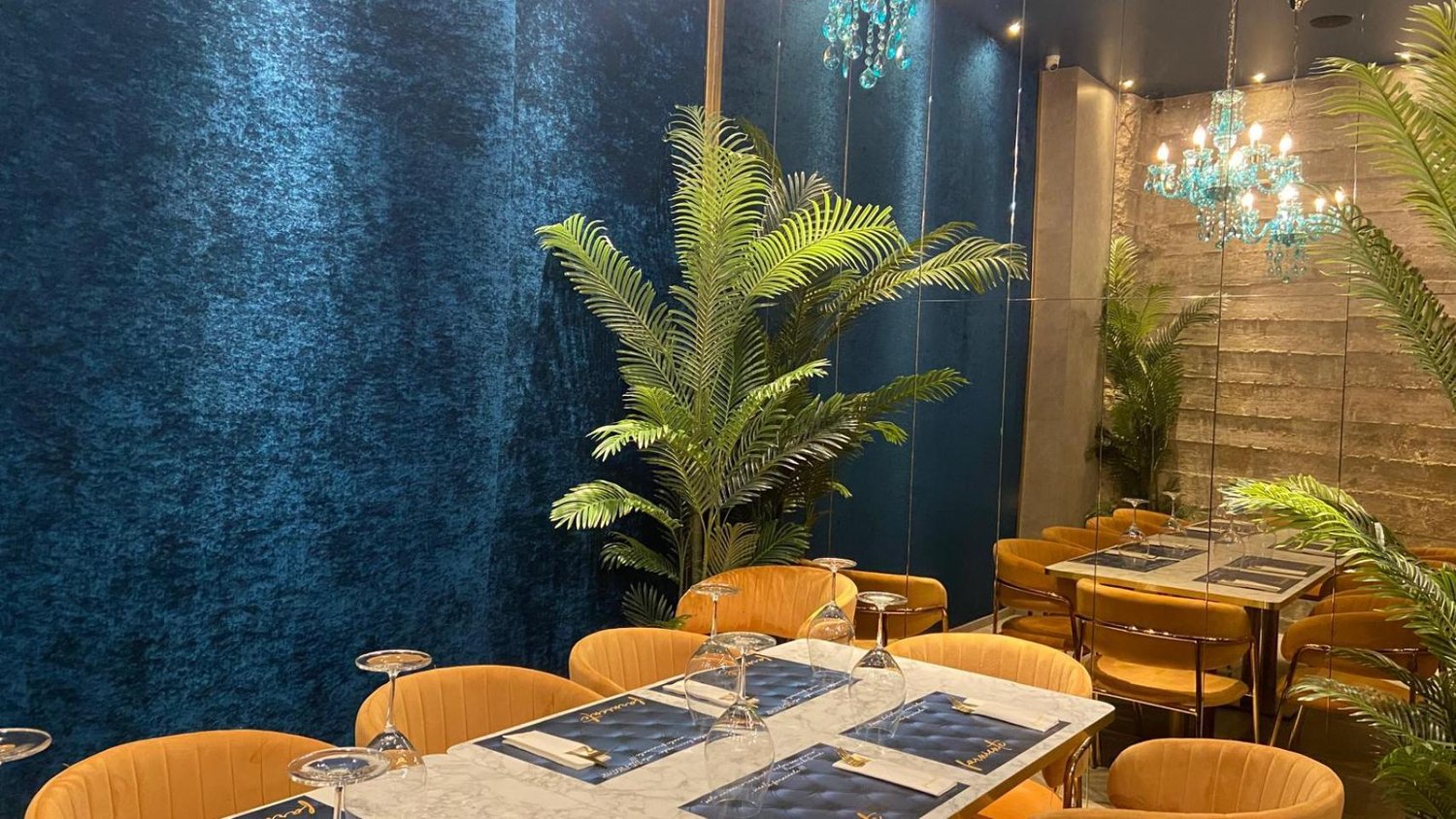 El Salón Privado de Farniente, con butacas de terciopelo y mesa vestida